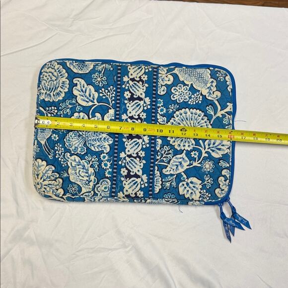 Vera Bradley Blue and White Laptop Bag - Picture 4 of 9